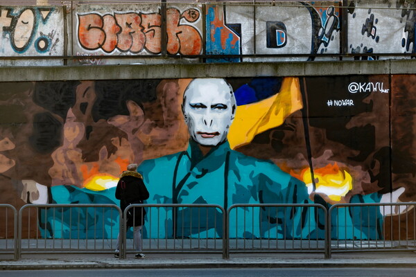 Ο Πούτιν «μεταμορφώθηκε» σε Βόλντεμορτ σε τοίχο της Πολωνίας