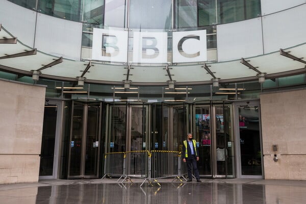 To BBC «αναβιώνει» το ραδιόφωνο βραχέων κυμάτων στην Ουκρανία για τη μετάδοση ειδήσεων