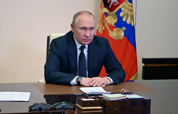 Πούτιν: Οι κυρώσεις της Δύσης στη Ρωσία ισοδυναμούν με κήρυξη πολέμου 