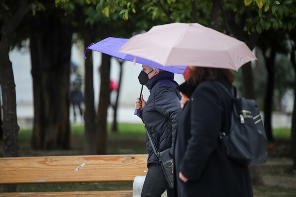 Καιρός: Βροχές και νεφώσεις σε όλη τη χώρα- Πού θα σημειωθούν χιονοπτώσεις