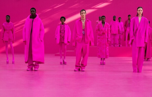 Valentino Pink PP Collection: Ένας ύμνος στην αγάπη, τη μοναδικότητα και την ελευθερία