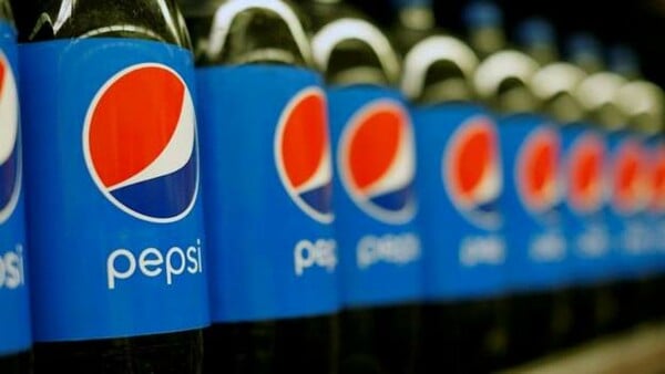 Η Coca Cola (και η Pepsi) αναστέλλoυν τις δραστηριότητές τους στη Ρωσία