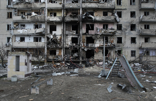 Η Ουκρανία πριν και μετά τον πόλεμο: Πέντε φωτογραφίες αποτυπώνουν το μέγεθος της καταστροφής