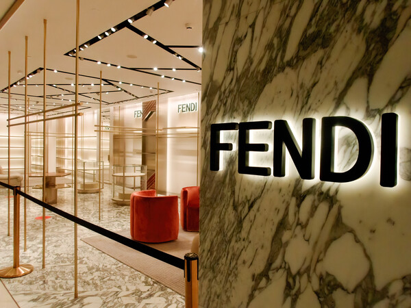 Αντίο Gucci, Prada, Fendi: Έρημα τα μαγαζιά των κορυφαίων brands που φεύγουν από τη Ρωσία