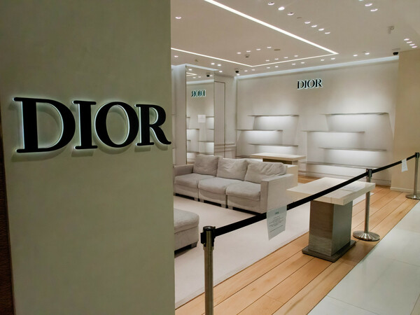 Αντίο Gucci, Prada, Fendi: Έρημα τα μαγαζιά των κορυφαίων brands που φεύγουν από τη Ρωσία