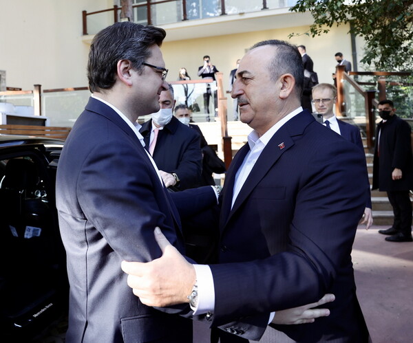 Τουρκία: Σε εξέλιξη η συνάντηση του Ρώσου ΥΠΕΞ με τον Ουκρανό ομόλογό του
