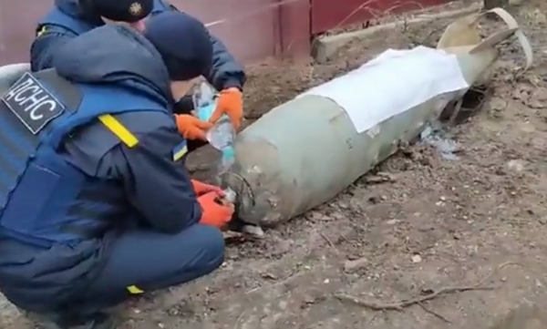 Brave Ukrainians defuse giant Russian bomb with two hands and bottle of water