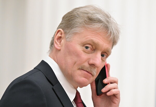 Πεσκόφ: Το Κίεβο ζήτησε τη διενέργεια απ'ευθείας συνομιλιών μεταξύ Ζελένσκι - Πούτιν 