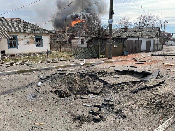 Επτά νεκροί σε χωριό έξω από το Κίεβο - «Οι Ρώσοι άνοιξαν πυρ κατά κονβόι αμάχων»