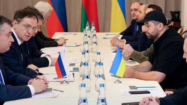 Νέες συνομιλίες μεταξύ Ρωσίας - Ουκρανίας ίσως από αύριο - «Ακούνε τις προτάσεις μας, δε θέτουν τελεσίγραφα»