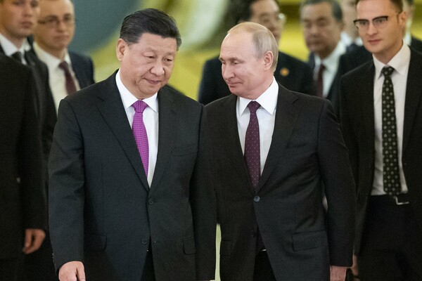 Financial Times: Η Ρωσία ζήτησε από την Κίνα στρατιωτική βοήθεια στην Ουκρανία
