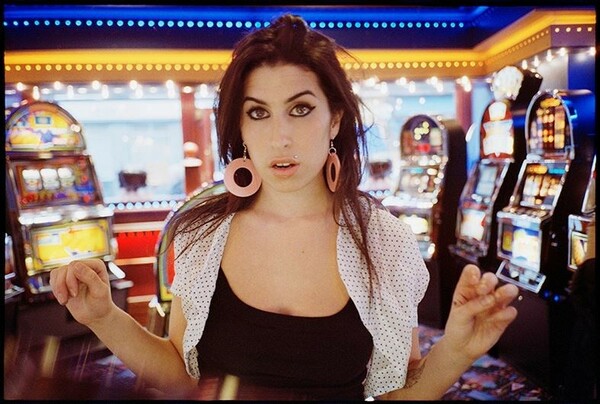 Τι ονειρευόταν η Amy Winehouse όταν ήταν 12 ετών; Μια έκθεση για το στυλ και τα όνειρα που έκανε