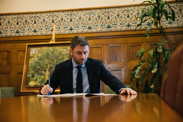 Nίκος Ανδρουλάκης στη LiFO: «Δεν φιλοδοξούμε να είμαστε μόνιμα στην αντιπολίτευση»