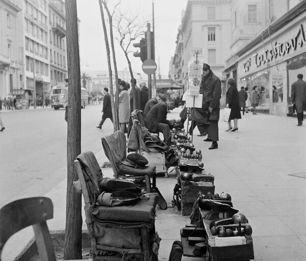 Η ζωή στους δρόμους της Αθήνας το 1964