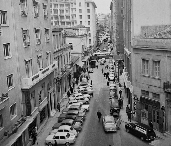 Η ζωή στους δρόμους της Αθήνας το 1964