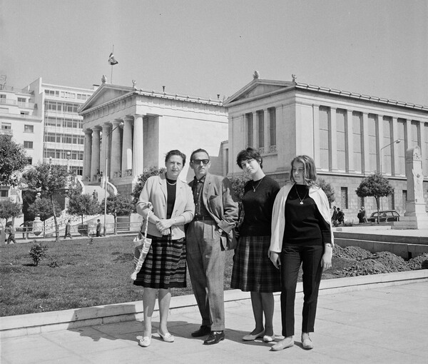 Η ζωή στους δρόμους της Αθήνας το 1964