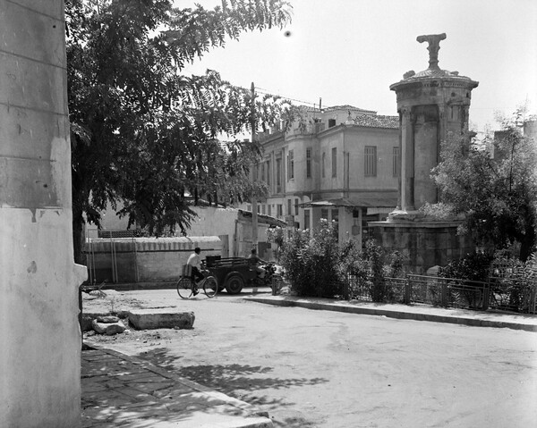 Η ζωή στους δρόμους της Αθήνας το 1964