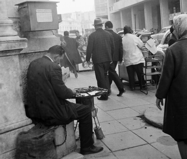 Η ζωή στους δρόμους της Αθήνας το 1964