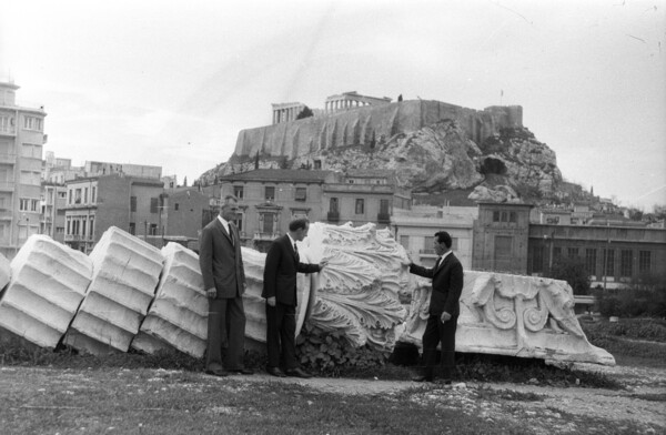 Η ζωή στους δρόμους της Αθήνας το 1964