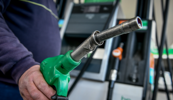 Καύσιμα: Επιδότηση 22 λεπτών στην τιμή της βενζίνης για 60 λίτρα μηνιαίως - Αναλυτικά τα μέτρα