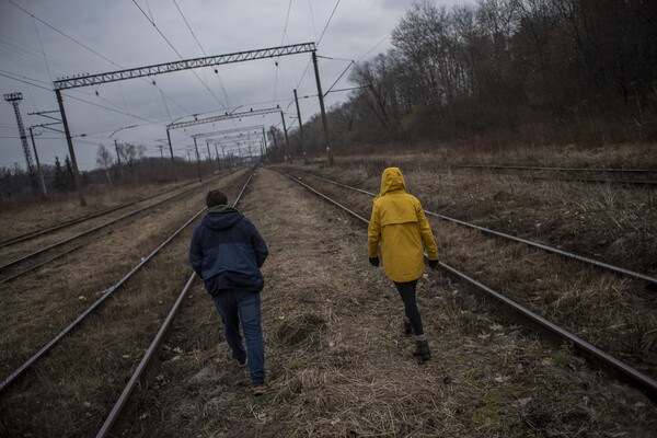 Διακοπή δρομολογίων των τρένων στην Πολωνία: Αγωνία για τους πρόσγυφες που θέλουν να εγκαταλείψουν την Ουκρανία