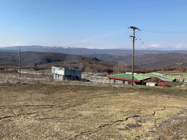 Γρεβενά: Διαλύθηκε το εργοστάσιο από την έκρηξη - Μπετόν και σίδερα εκτινάχθηκαν εκατοντάδες μέτρα μακριά