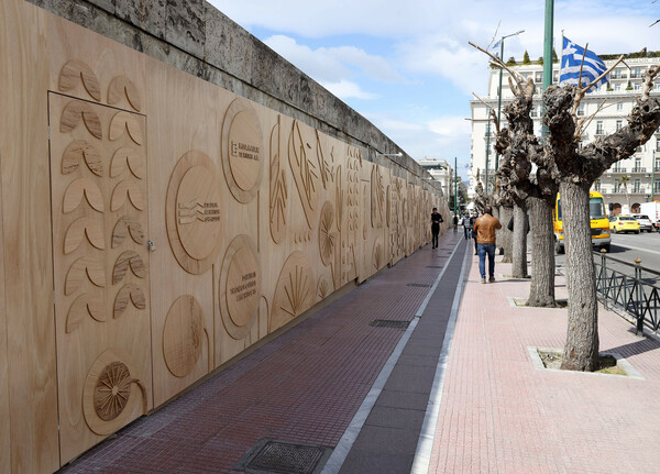 Ανοίγουν για την 25η Μαρτίου τα ιστορικά ανθοπωλεία της Βουλής 