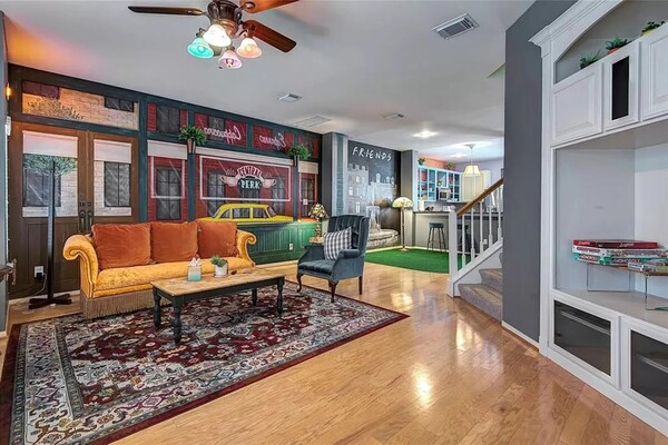 This ‘Friends’ house is on the market for 0K — and comes with its own Central Perk
