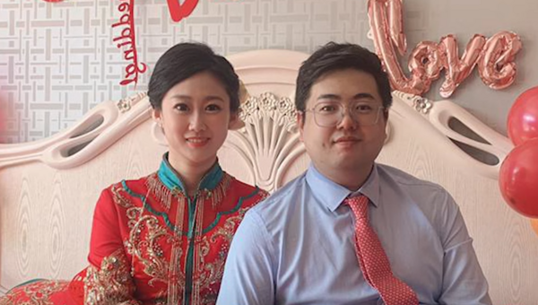 Έκαναν τον γάμο τους εν μέσω lockdown και έγιναν viral στην Κίνα