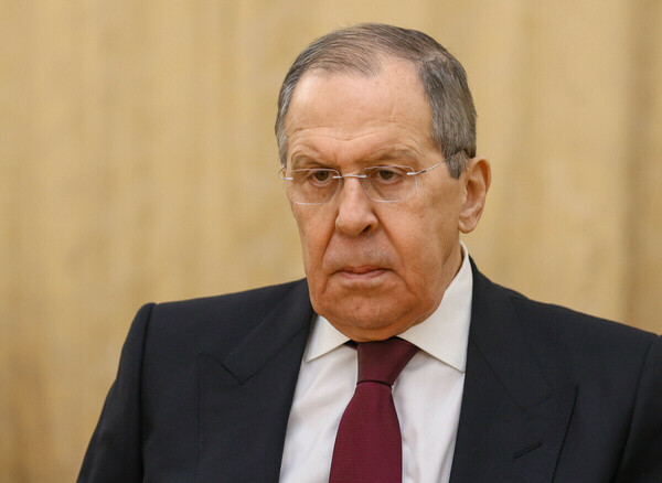 Λαβρόφ: Η Ρωσία θα περιορίσει τις βίζες για πολίτες από «μη φιλικές χώρες»