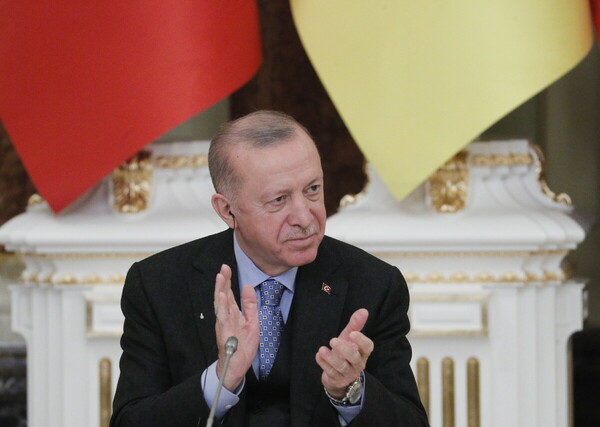 Ερντογάν: Πρόθυμη η Τουρκία να φιλοξενήσει συνάντηση Πούτιν με Ζελένσκι 