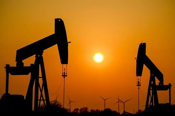 Πτώση στην τιμή του πετρελαίου μετά τις διαπραγματεύσεις Μόσχας- Κιέβου