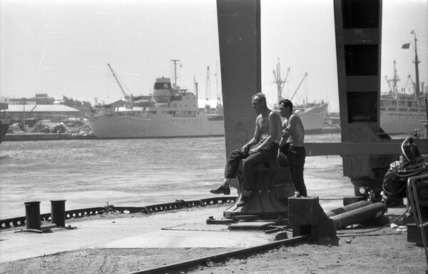 Στο λιμάνι του Πειραιά το 1964