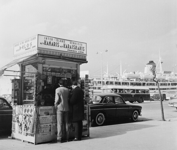 Στο λιμάνι του Πειραιά το 1964