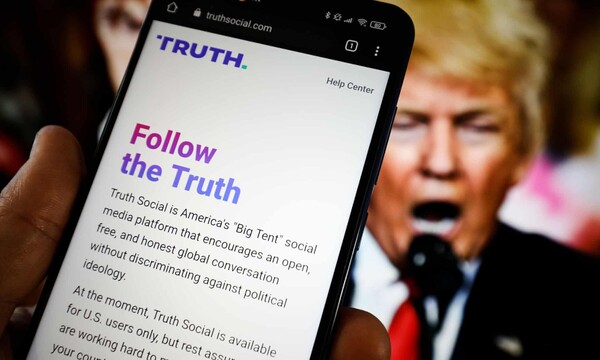 Τραμπ: «Καταστροφή» το Truth Social- Σε λίστα αναμονής 1,5 εκατ. χρήστες