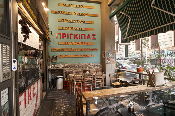 13 μαγαζιά που μπορούν να κάνουν καλύτερη τη μέρα και τη νύχτα σου σε μια από τις πιο εναλλακτικές γειτονιές της Αθήνας