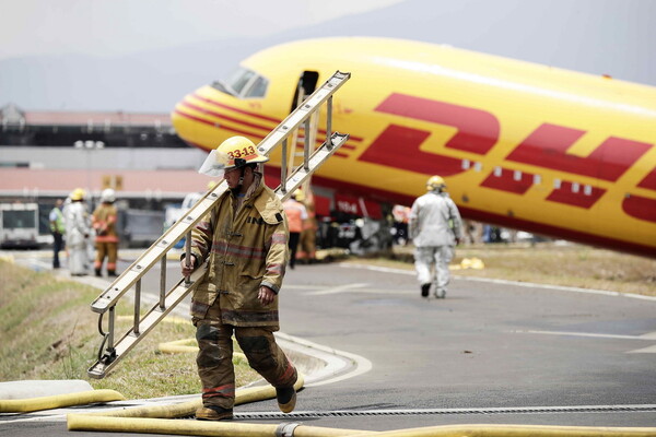 Κόστα Ρίκα: Αεροσκάφος cargo της DHL κόπηκε στα δύο κατά τη διάρκεια κατεπείγουσας προσγείωσης