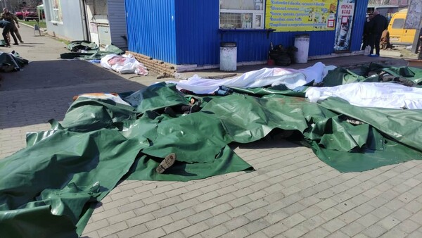 Ουκρανία: «Ρώσοι βομβάρδισαν σιδηροδρομικό σταθμό με άμαχους» - Πάνω από 30 νεκροί