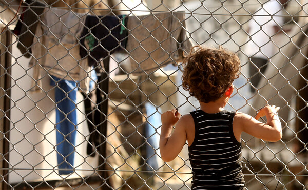 HRW: «Η Ελλάδα χρησιμοποιεί άλλους μετανάστες για την επαναπροώθηση αιτούντων άσυλο»
