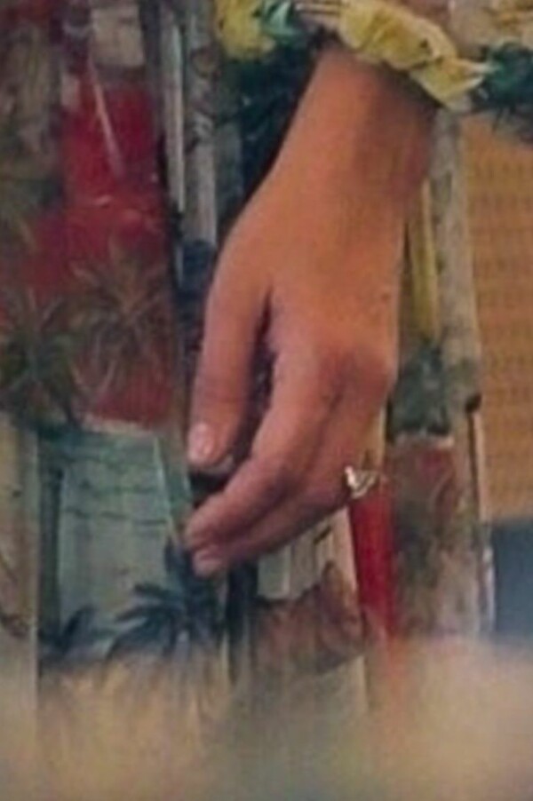 JLo: Το τεράστιο διαμαντένιο δαχτυλίδι στο χέρι της ενισχύει τις φήμες για αρραβώνα με τον Μπεν Άφλεκ