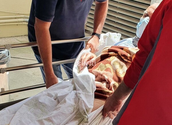 Ιεράπετρα: Μετέφεραν ηλικιωμένο ασθενή σε καρότσα