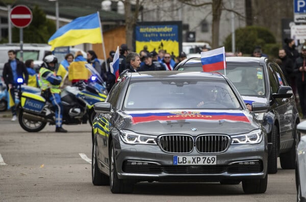 russian flags car