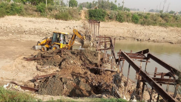 Ινδία: Έκλεψαν σιδερένια γέφυρα μήκους 18 μέτρων