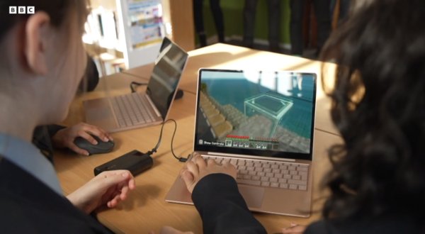 Βρετανία: Μαθητές παίζουν Minecraft για να μάθουν για την αντιμετώπιση των πλημμυρών