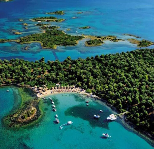 «Χαλαρώστε, είστε στον παράδεισο»: 4 ελληνικές παραλίες σε λίστα με τις καλύτερες της Ευρώπης για το 2022