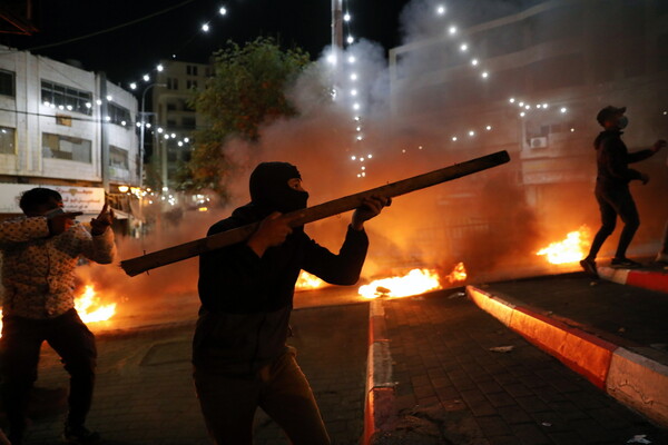 Ιερουσαλήμ: Συγκρούσεις Παλαιστινίων με την αστυνομία του Ισραήλ - Πάνω από 150 τραυματίες