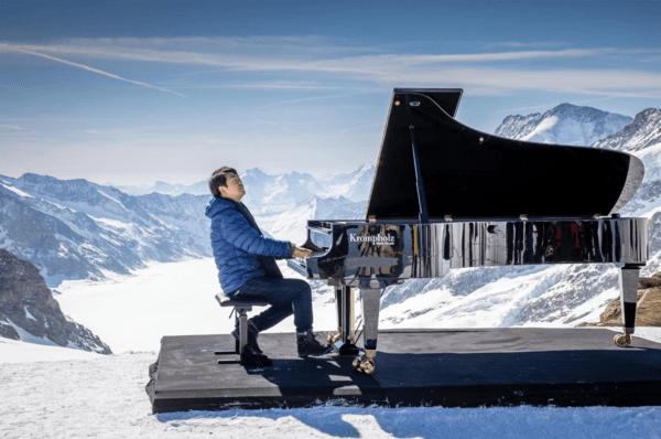 Pianist Lang Lang performs 3,454 metres up a Swiss mountain – video