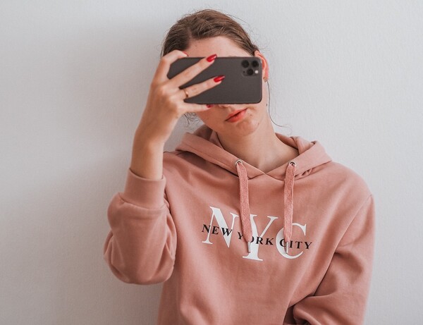 BeReal, η νέα μανία της Gen Z: Ένα app καλεί να γίνουμε «αληθινοί»- σε 2 λεπτά και χωρίς φίλτρα