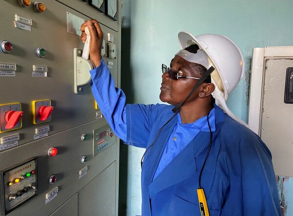 Κονγκό: Μοναχή έφτιαξε υδροηλεκτρικό εργοστάσιο για να αντιμετωπίσει τις διαρκείς διακοπές ρεύματος