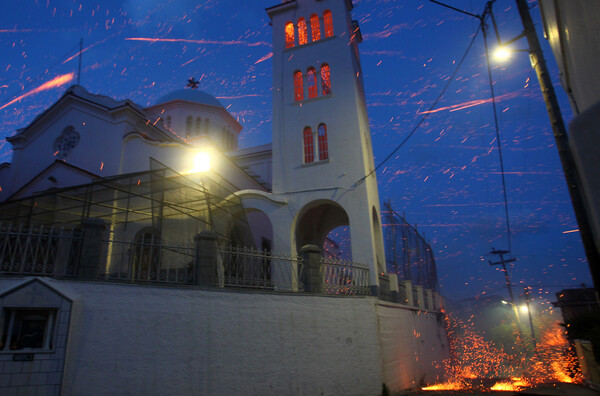Χίος: ΟΙ κάτοικοι καλύπτονται σπίτια και εκκλησίες στο Βροντάδο ενόψει του ρουκετοπόλεμου